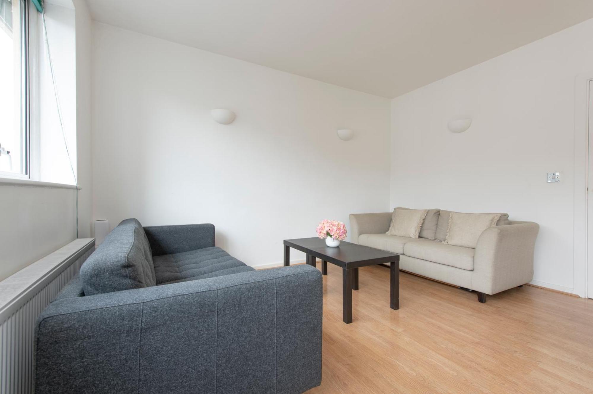 Modern Luxury Apartment By Bow Road Station Londra Exterior foto