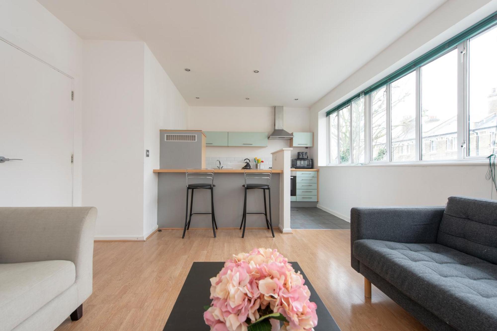 Modern Luxury Apartment By Bow Road Station Londra Exterior foto