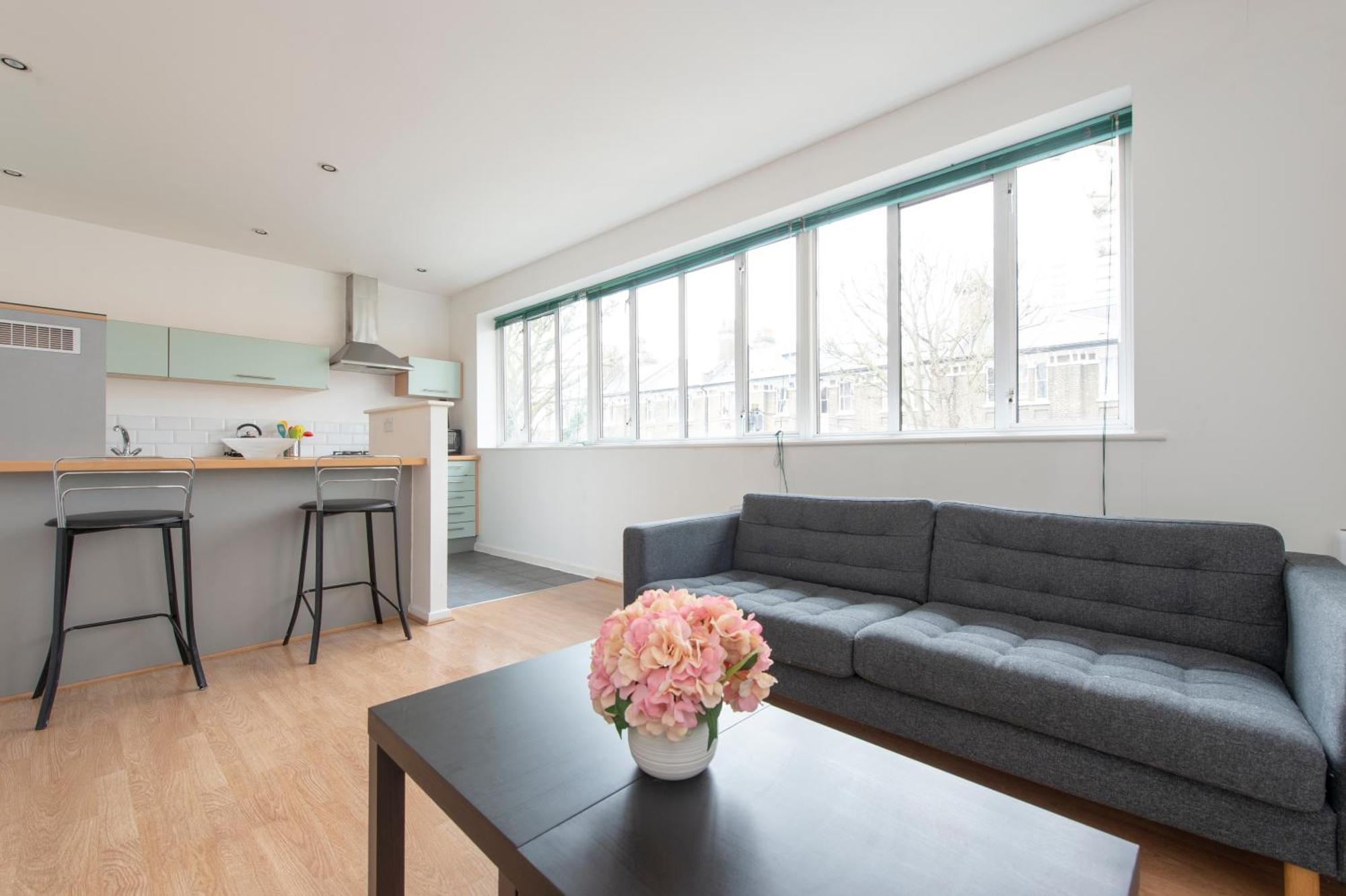 Modern Luxury Apartment By Bow Road Station Londra Exterior foto
