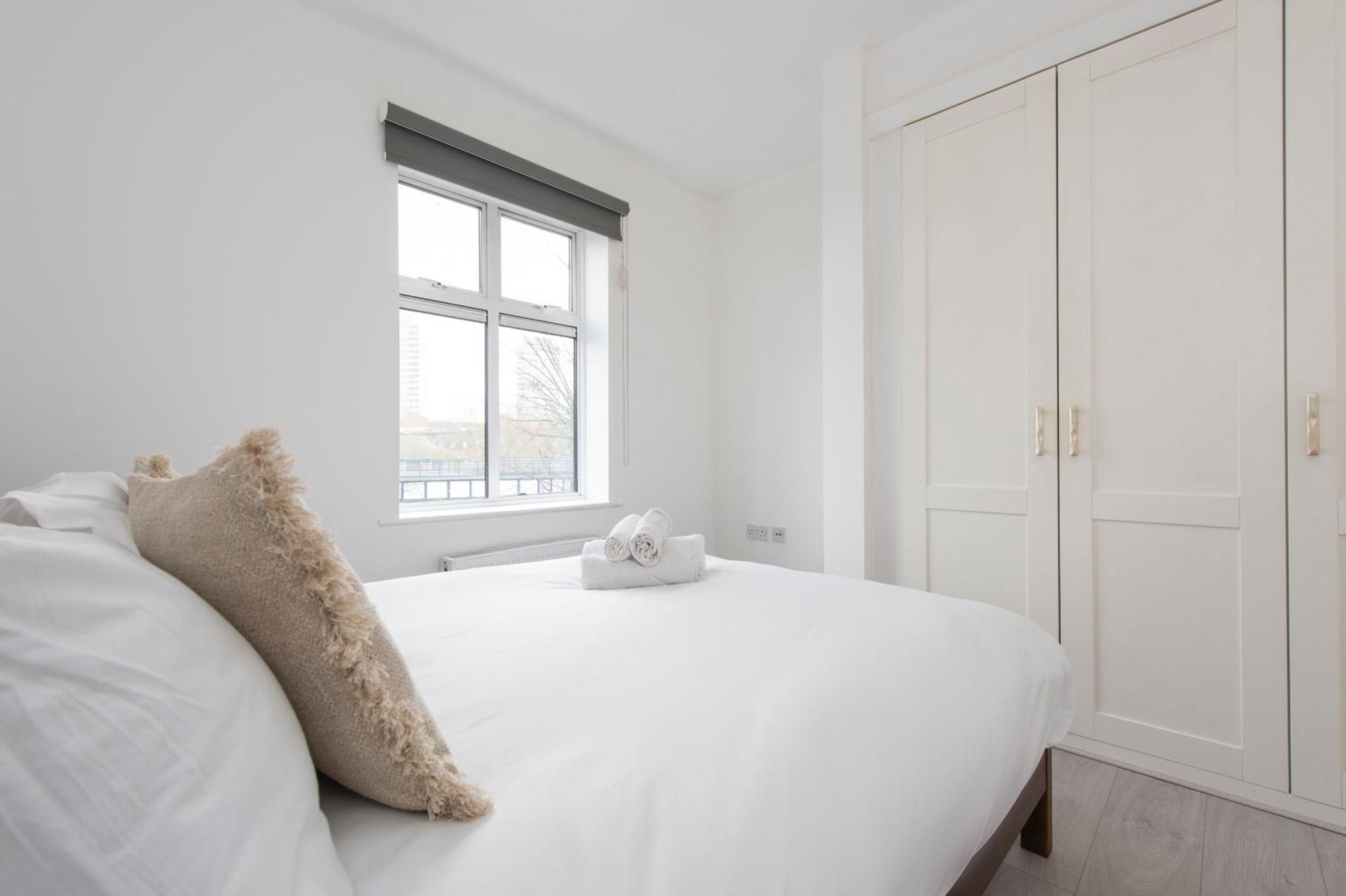 Modern Luxury Apartment By Bow Road Station Londra Exterior foto