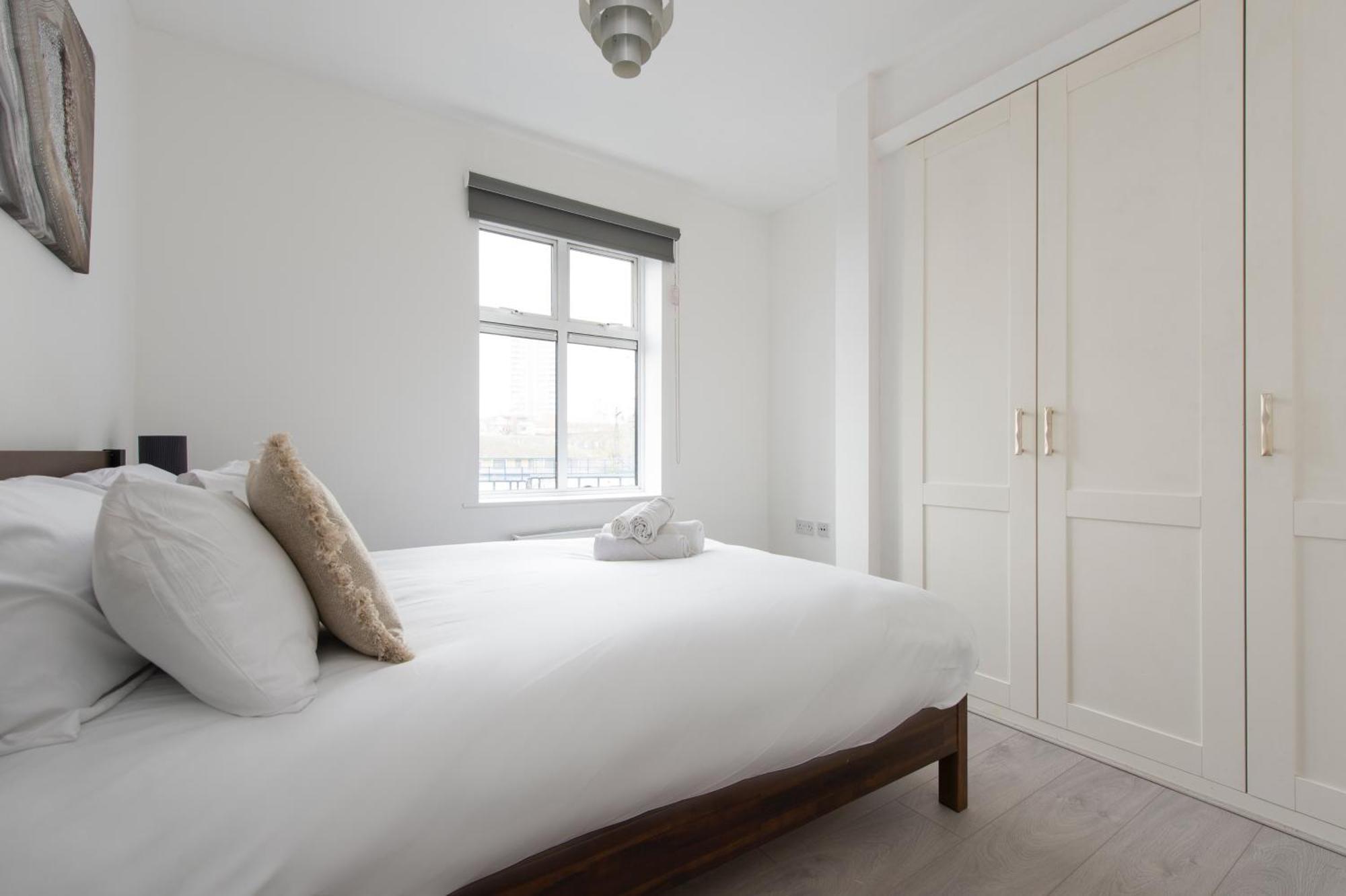 Modern Luxury Apartment By Bow Road Station Londra Exterior foto